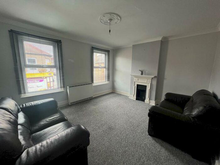 1 Bedroom Flat To Rent In Garland Road, Harwich, CO12