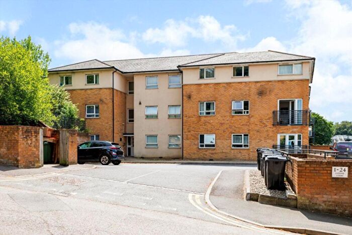 2 Bedroom Flat To Rent In The Uplands, Bricket Wood, AL2