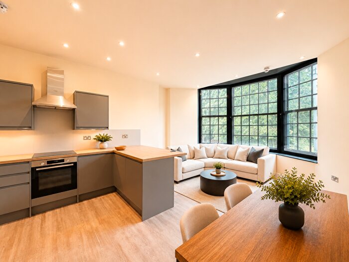 2 Bedroom Flat To Rent In Carlyle Road, Ealing, W5