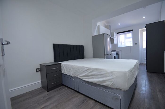 5 Bedroom Studio To Rent In Cherry Crescent, Brentford, TW8