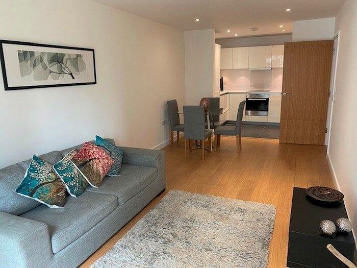 2 Bedroom Flat To Rent In Waterhouse Apartments, Saffron Central Square, Croydon, CR0