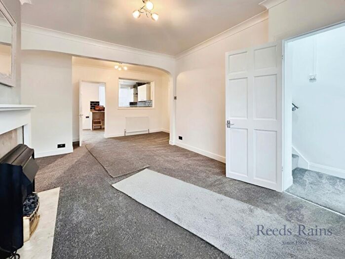 3 Bedroom Terraced House For Sale In Wharfedale Avenue, Hull, East Yorkshire, HU9