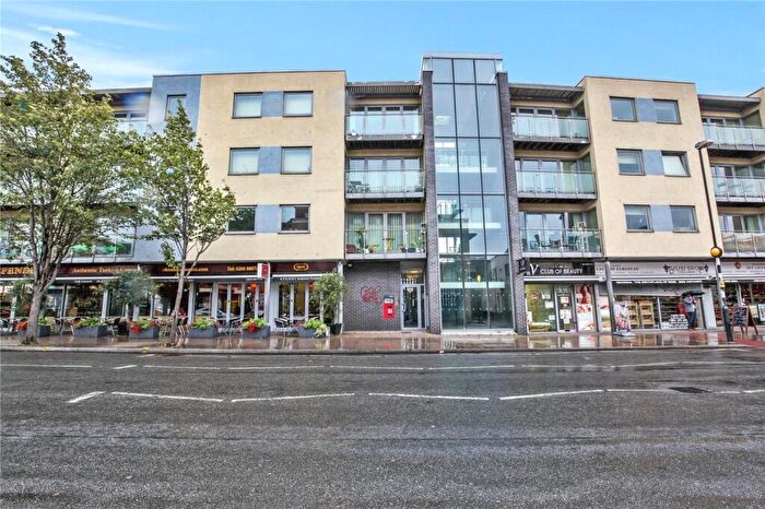 3 Bedroom Apartment To Rent In Claremont House, Cambridge Heath Road, London, E2