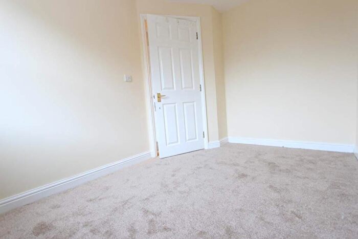 2 Bedroom Apartment To Rent In Pickard Close, London, N14