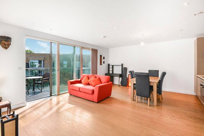 1 Bedroom Flat To Rent In Tyler Court, New Paragon Walk, London, , Elephant And Castle, London, SE17