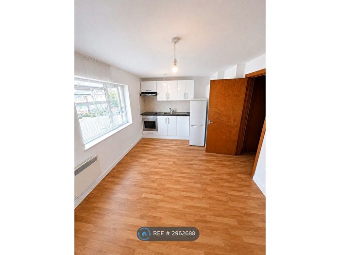 1 Bedroom Flat To Rent In Middleham Road, London, N18