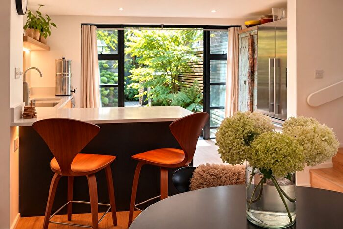 2 Bedroom Cottage For Sale In Bridge Street, Berkhamsted, Hertfordshire, HP4