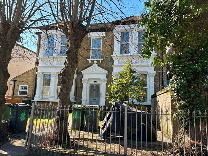 2 Bedroom Flat To Rent In Queens Road, Leytonstone, E11