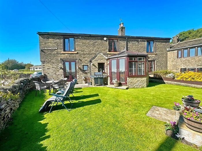 3 Bedroom Link Detached House For Sale In Upper West Scausby, Bradshaw, HX2