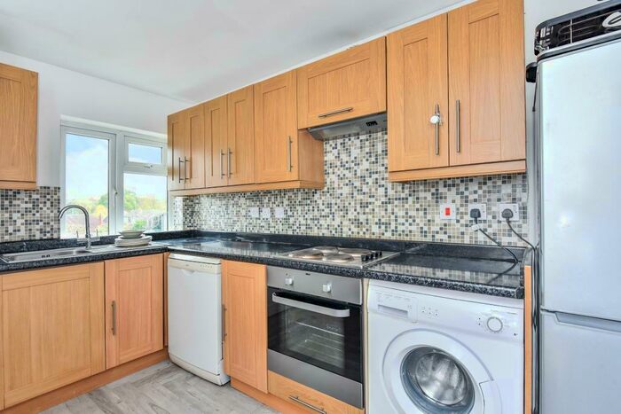 1 Bedroom Apartment To Rent In Lightwater, Surrey, GU18