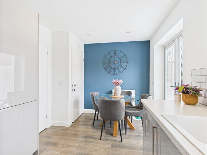 3 Bedroom End Terrace House For Sale In Bamburgh Park, Kingswood, Hull, HU7