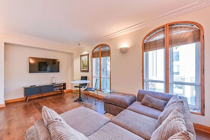 1 Bedroom Flat For Sale In Upper St Martins Lane, Covent Garden, London, WC2H