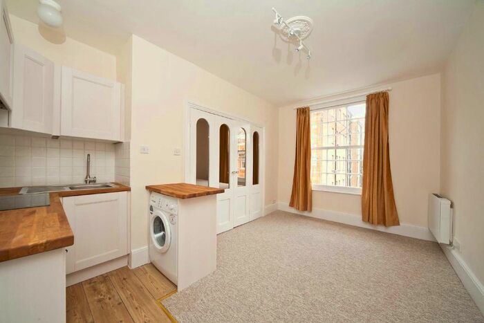 Studio To Rent In Fulham Road, London, SW6