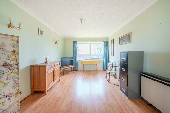 1 Bedroom Flat To Rent In Friern Park, North Finchley, London, N12