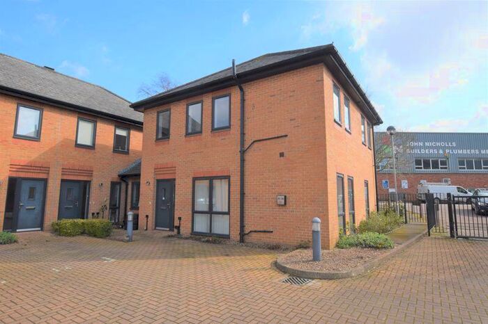 2 Bedroom Apartment To Rent In Lakesmere Close, Kidlington, OX5