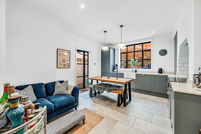 2 Bedroom Flat For Sale In Castletown Road, W14