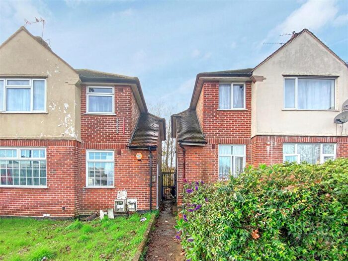 2 Bedroom Maisonette To Rent In Hertford Road, Enfield, EN3