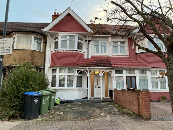 2 Bedroom Maisonette To Rent In Thurlby Road, Wembley, HA0