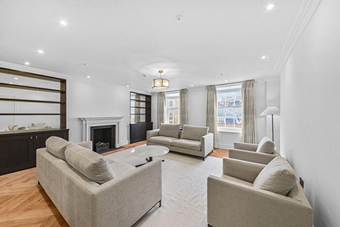3 Bedroom Flat For Sale In Curzon Street, London, W1J
