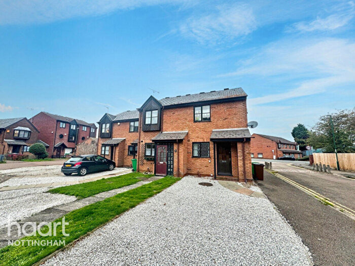 2 Bedroom Town House For Sale In Meadow Close, Nottingham, NG2