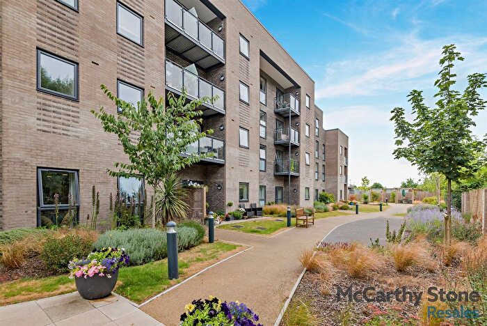 2 Bedroom Flat For Sale In Gilbert Place, Lowry Way, Swindon, Wiltshire, SN3