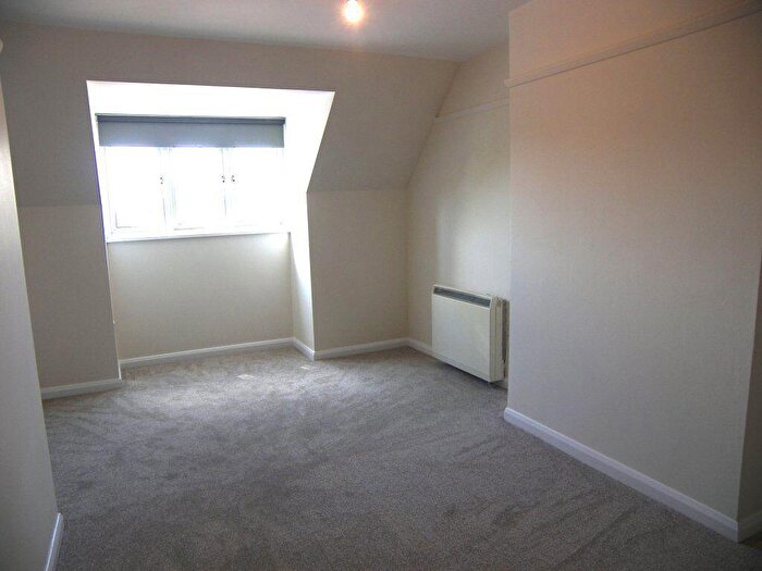 1 Bedroom Flat To Rent In East Horsley, KT24