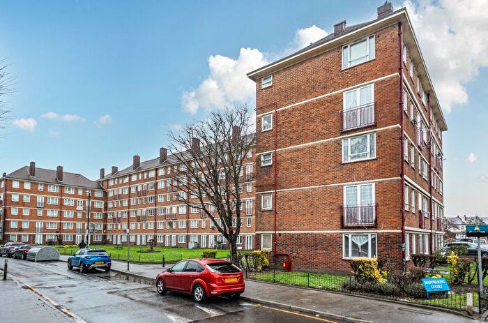 2 Bedroom Flat For Sale In Armfield Crescent, Mitcham, CR4