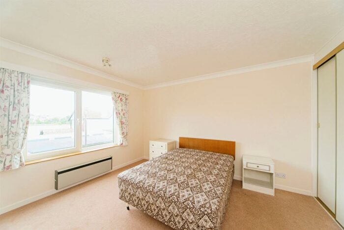 2 Bedroom Flat For Sale In West Parade, Bexhill-On-Sea, TN39