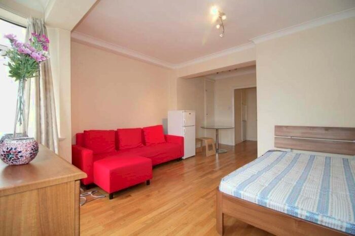 Studio To Rent In Warren Court, Euston Road, NW1