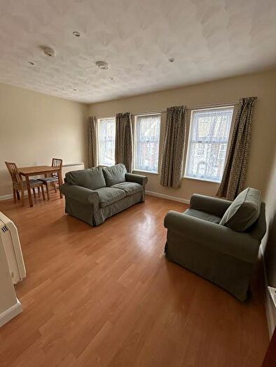 Block Of Flats To Rent In Hightown Road, Luton, LU2