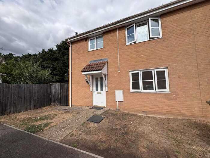 3 Bedroom Semi-Detached House To Rent In Hawk Close, Beck Row, Bury St. Edmunds, IP28