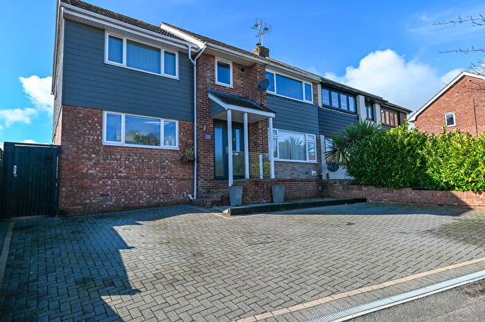 4 Bedroom Semi Detached House For Sale In Hazleton Way, Waterlooville, PO8