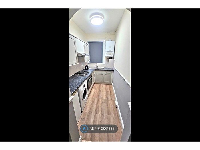 2 Bedroom Flat To Rent In Perry Hill, London, SE6