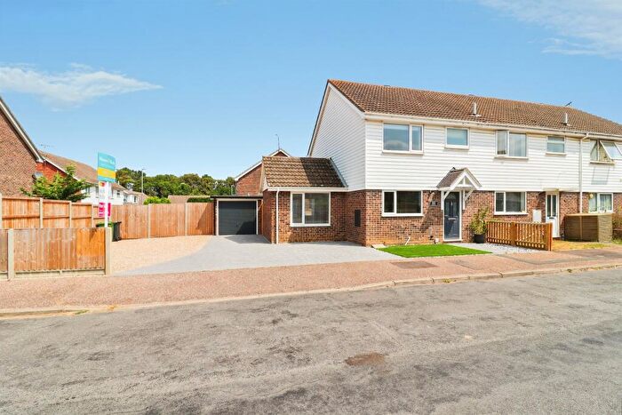 4 Bedroom End Of Terrace House For Sale In Admirals Way, Thetford, IP24