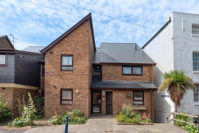 1 Bedroom Flat To Rent In Middle Wall, Whitstable, CT5