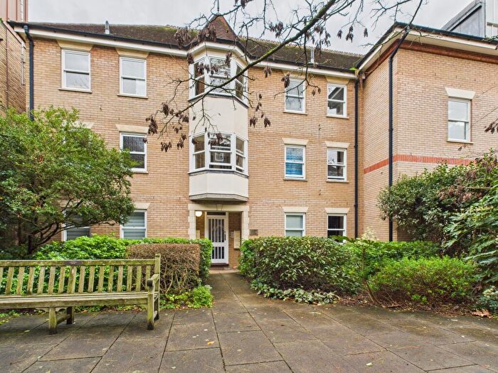 1 Bedroom Flat For Sale In Cathedral Walk, City Centre, Chelmsford, Essex, CM1