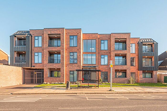 1 Bedroom Flat To Rent In Whetstone Green Apartments, Whetstone, London, N20