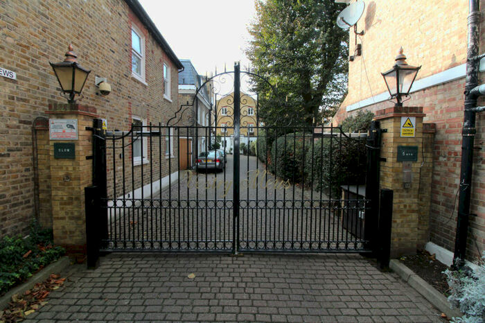 3 Bedroom Town House To Rent In Vestry Mews, Camberwell, SE5