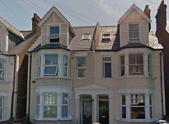 2 Bedroom Flat To Rent In Holmesdale Road, London, SE25