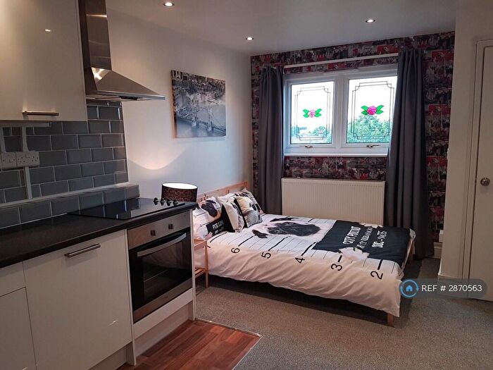 Studio To Rent In Ceres Road, London, SE18