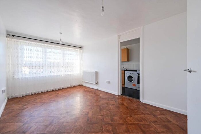 1 Bedroom Flat To Rent In Heylyn Square, Bow, London, E3