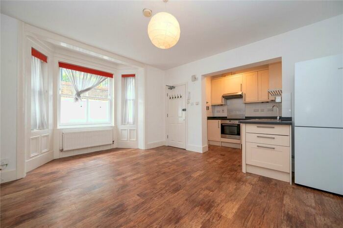 1 Bedroom Flat To Rent In Alma Road, St. Albans, Hertfordshire, AL1