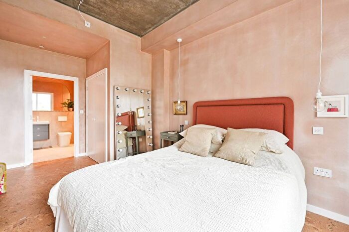 2 Bedroom Flat For Sale In The Curve, Ladbroke Grove, London, W10