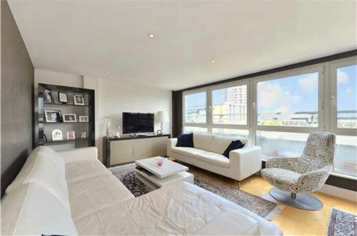 3 Bedroom Flat To Rent In Pimlico Apartments, Vauxhall Bridge Road, Pimlico, SW1V