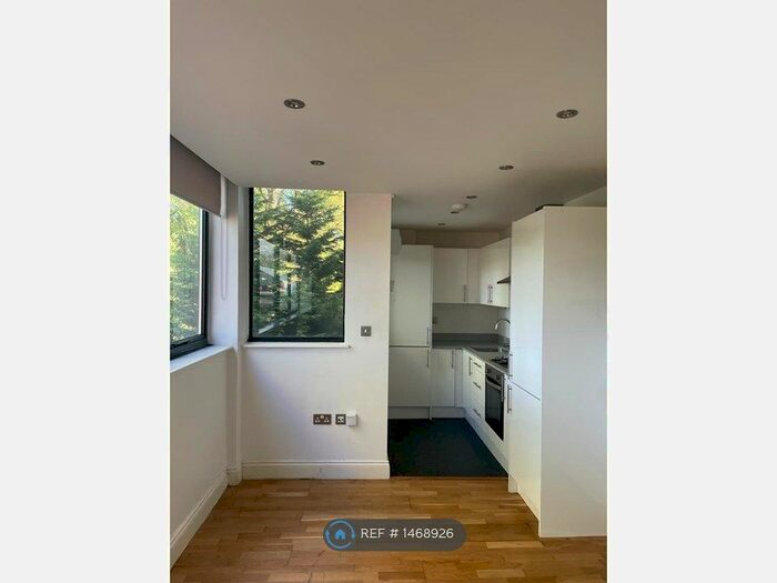 1 Bedroom Flat To Rent In Circle House, Urmston, Manchester, M41