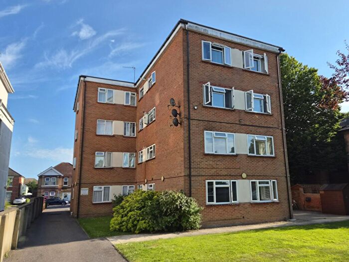 2 Bedroom Flat To Rent In Brookley Court, Richmond Park Rd, BH8