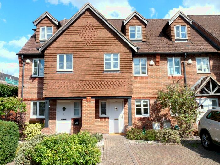 3 Bedroom Town House To Rent In High Street, Edenbridge, TN8
