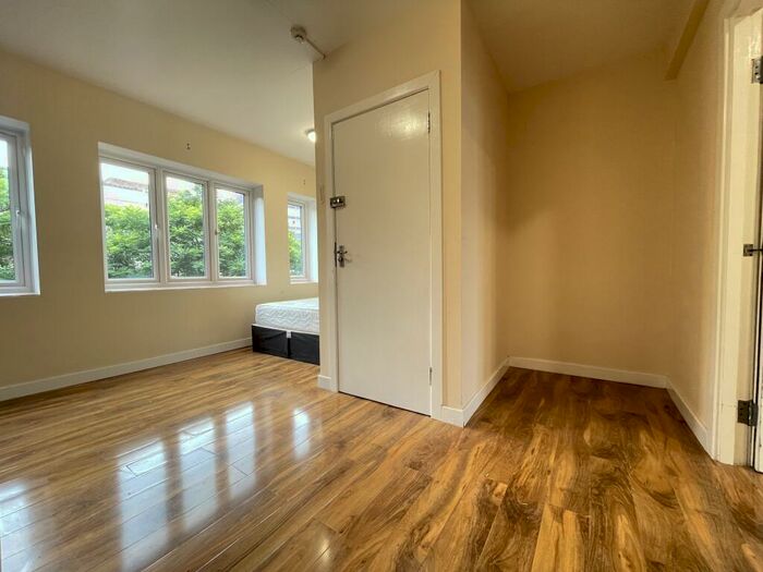 1 Bedroom Flat To Rent In Macbean Street, SE18