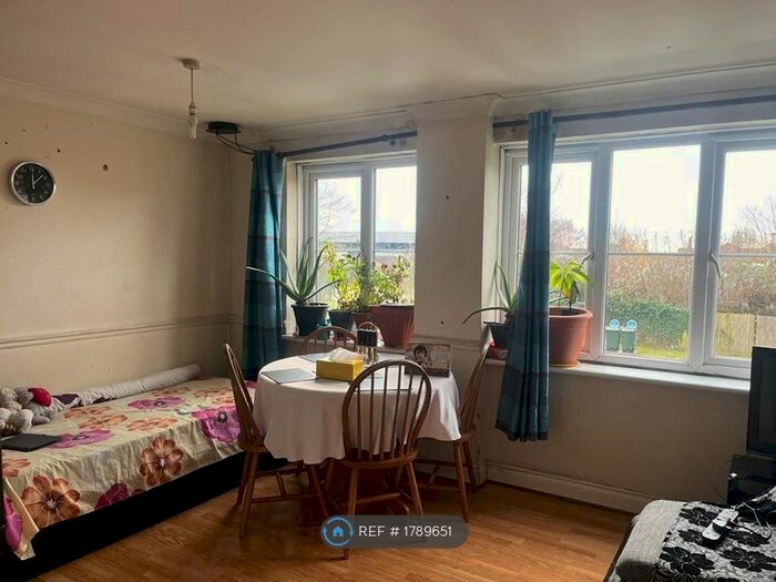 2 Bedroom Flat To Rent In Astrid House, Feltham, TW13