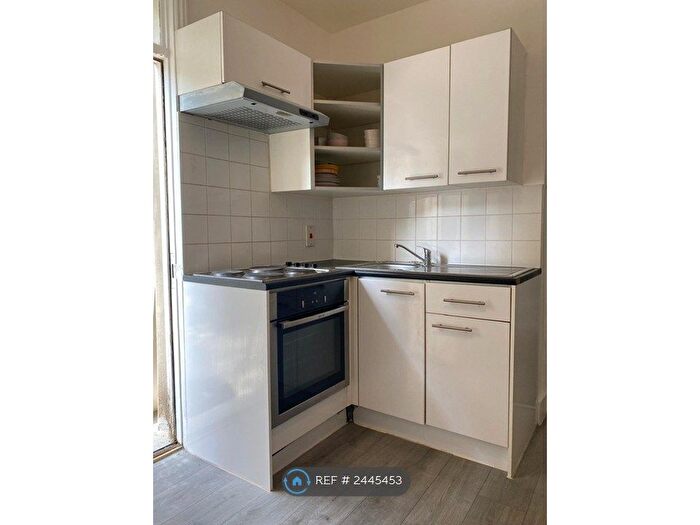 1 Bedroom Flat To Rent In Mellison Road, London, SW17